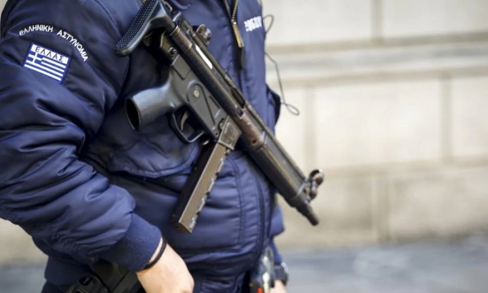 Πρωτοφανή μέτρα: 5.000 αστυνομικοί στους δρόμους - Επιτρέπεται να ψήσουμε αρνί, αλλά απαγορεύεται να συνωστιστούμε!